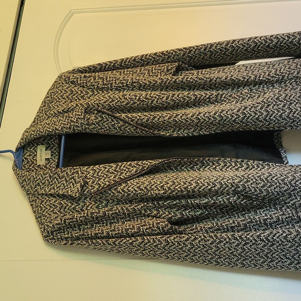 Black and white blazer size 14/16